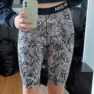 Nike pro spandex (snake skin print)